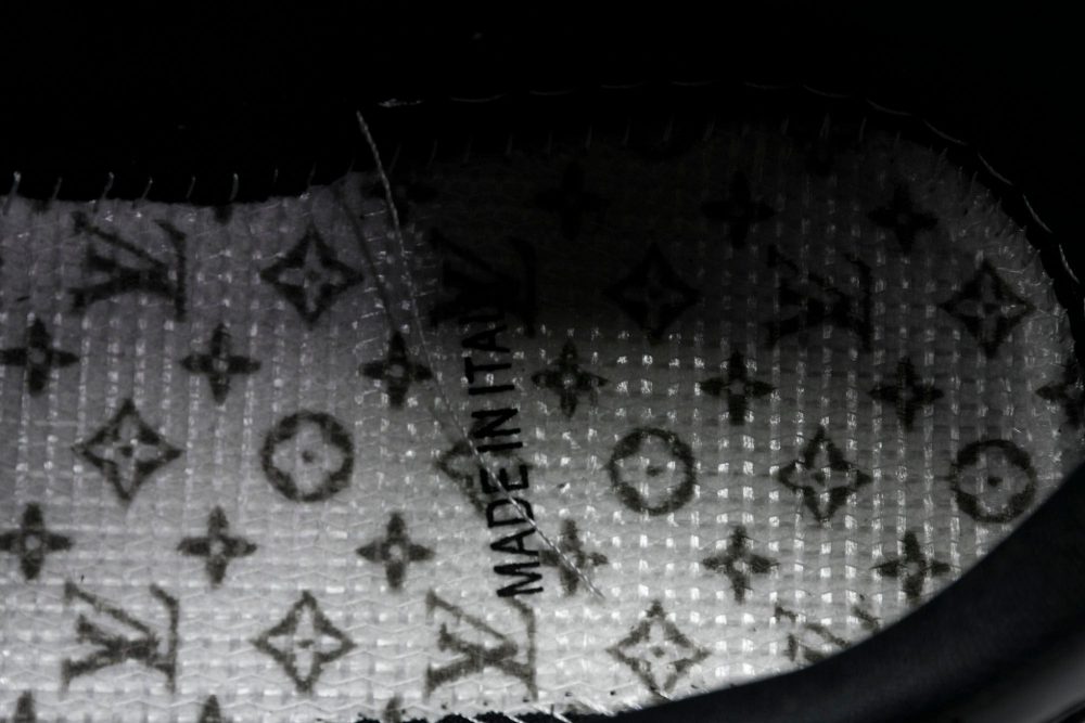 Louis Vuittоп Trainer Low 'Black Embossed Signature' - Image 14