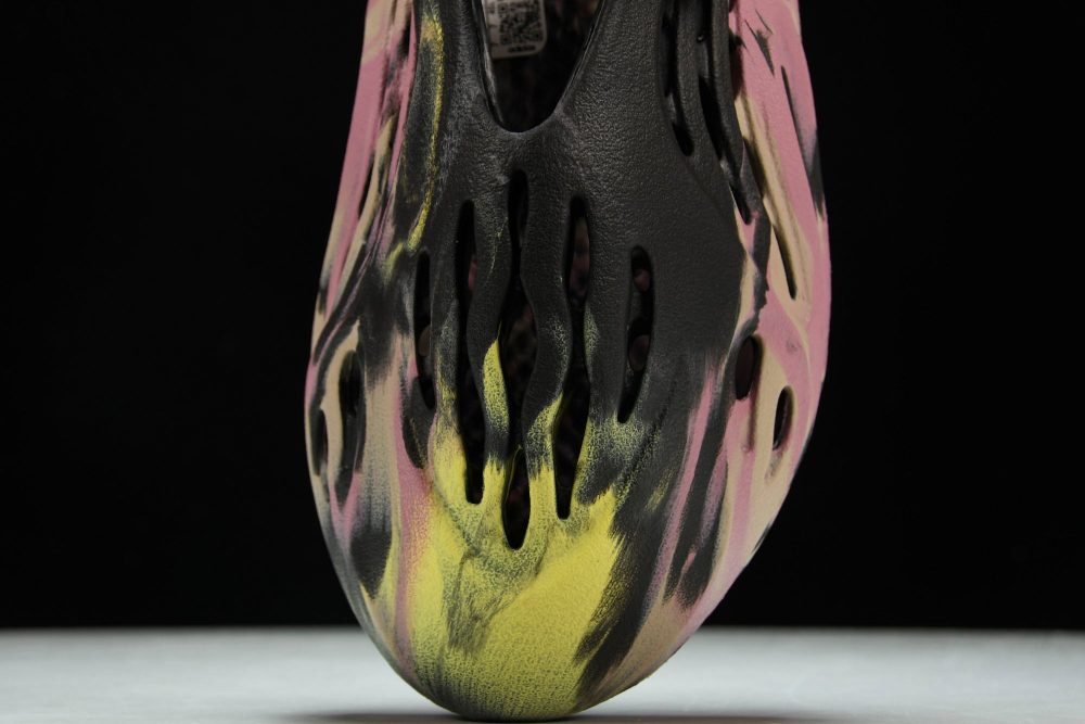 Yzy Foam RNNR 'MX Carbon' - Image 6