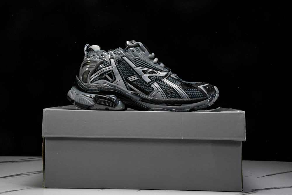 Runner 'Dark Grey Black' - Image 25