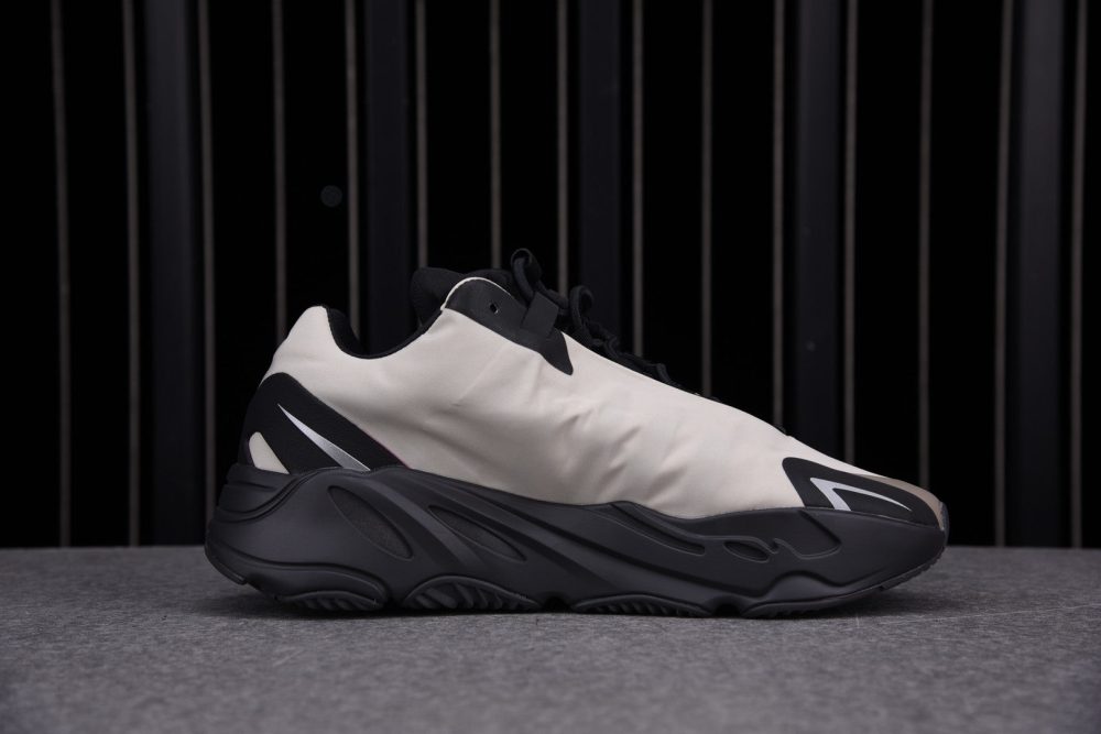 Yzy Boost 700 MNVN Bone - Image 2