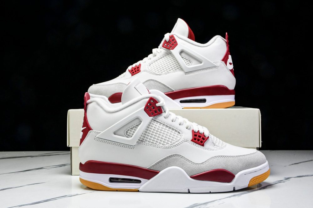 AJ4 Retro SB 'Varsity Red' (Friends & Family) - Image 21
