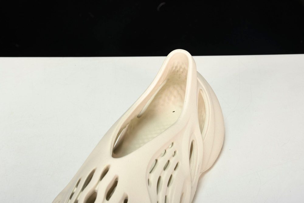 Yzy Foam RNNR 'Ararat' - Image 13