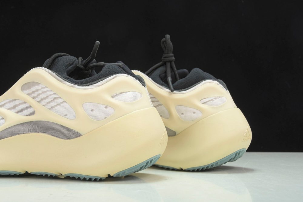 Yzy 700 V3 Azael - Image 8