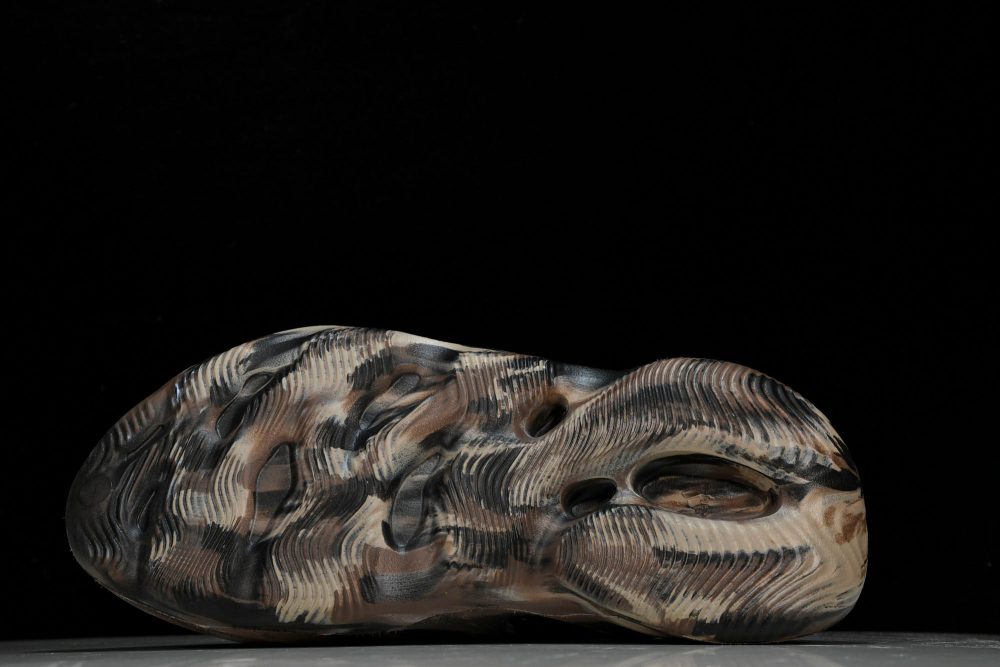 Yzy Foam RNNR 'MX Cinder' - Image 5