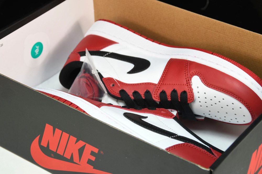 AJ1 Retro Low OG 'Chicago' - Image 26