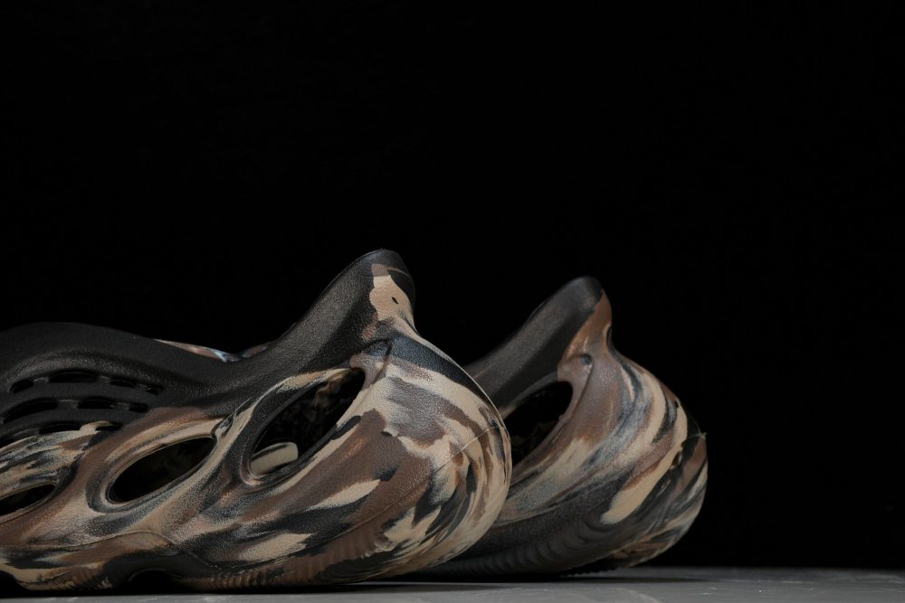 Yzy Foam RNNR 'MX Cinder' - Image 8