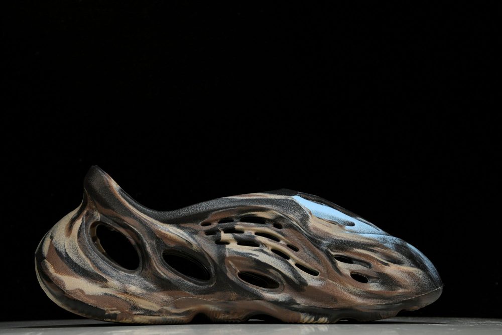 Yzy Foam RNNR 'MX Cinder' - Image 3