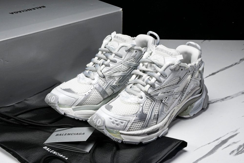 Runner 'White Silver Grey' - Image 22