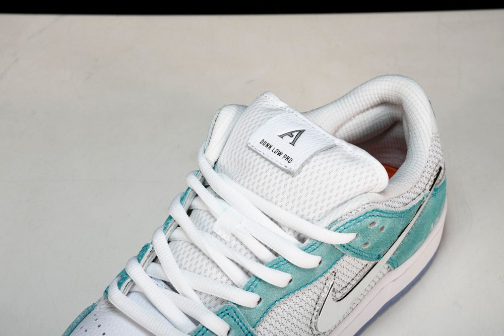 SB Dnk Low x April Skateboards - Image 10