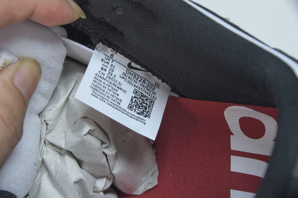 Supreme x SB Dnk Low Stars 'Black' - Image 10