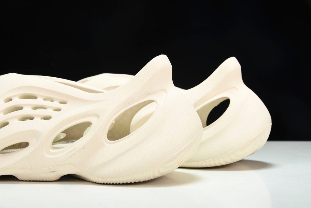 Yzy Foam RNNR 'Ararat' - Image 8