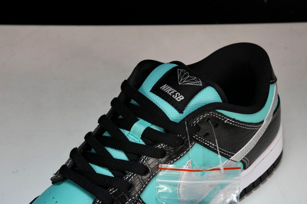 SB Dnk Low x Diamond Supply Co. - Image 11