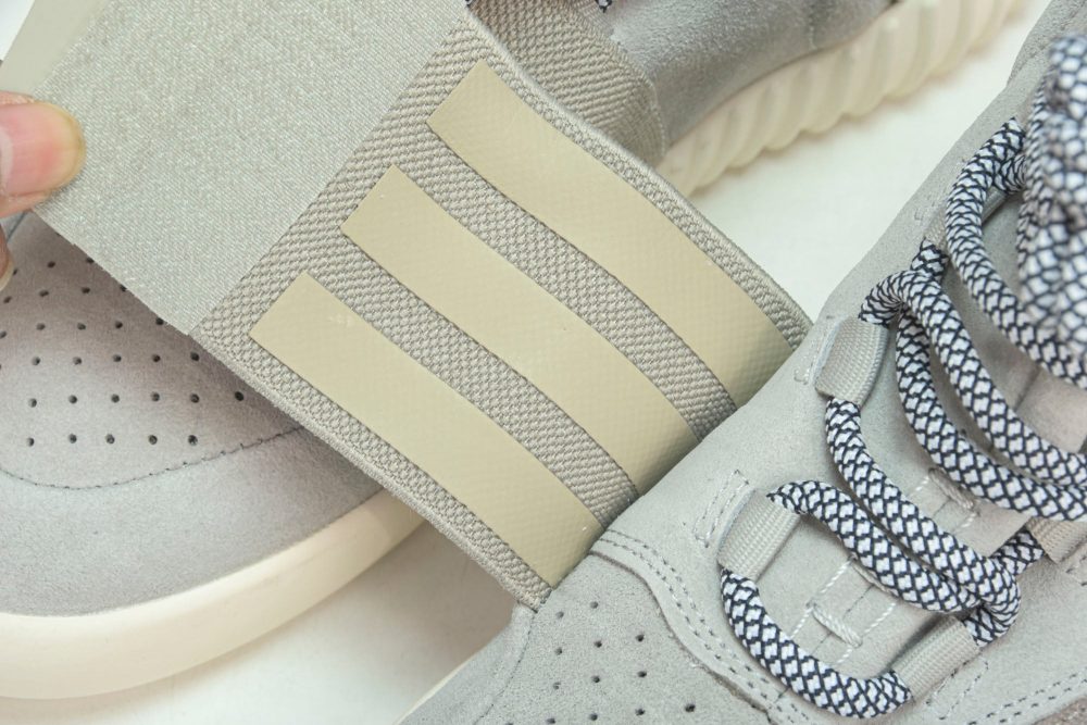 Yzy Boost 750 OG Carbon - Image 12