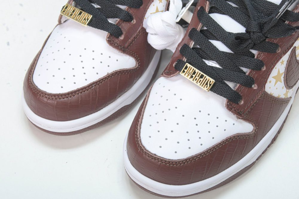 Supreme x SB Dnk Low Stars 'Barkroot Brown' - Image 12