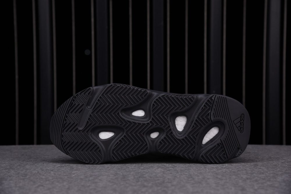Yzy Boost 700 MNVN Bone - Image 4