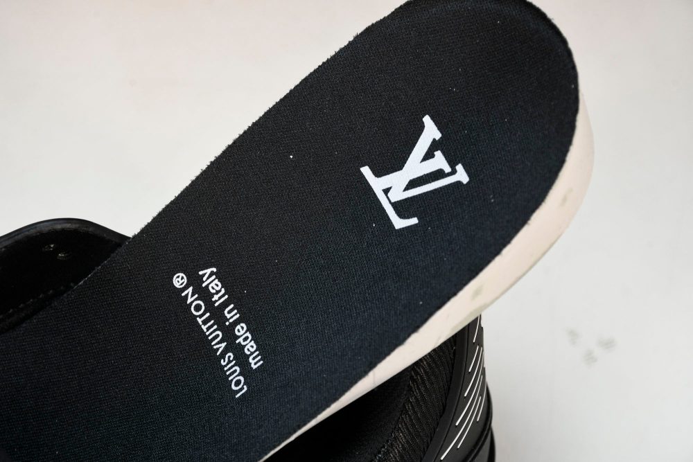 Louis Vuittоп Trainer Low 'Black Embossed' - Image 14