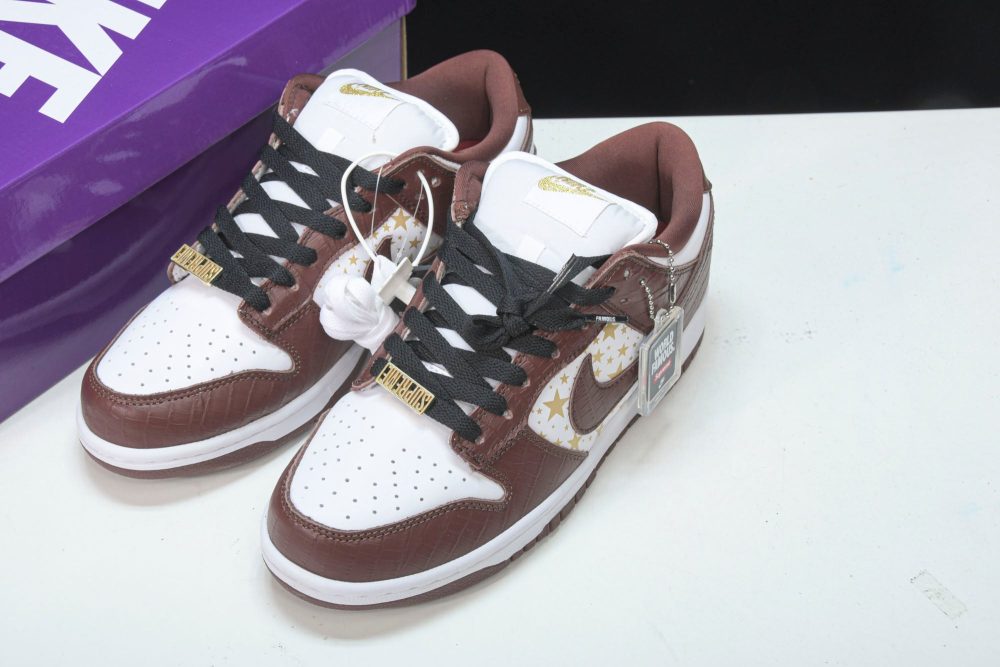 Supreme x SB Dnk Low Stars 'Barkroot Brown' - Image 14