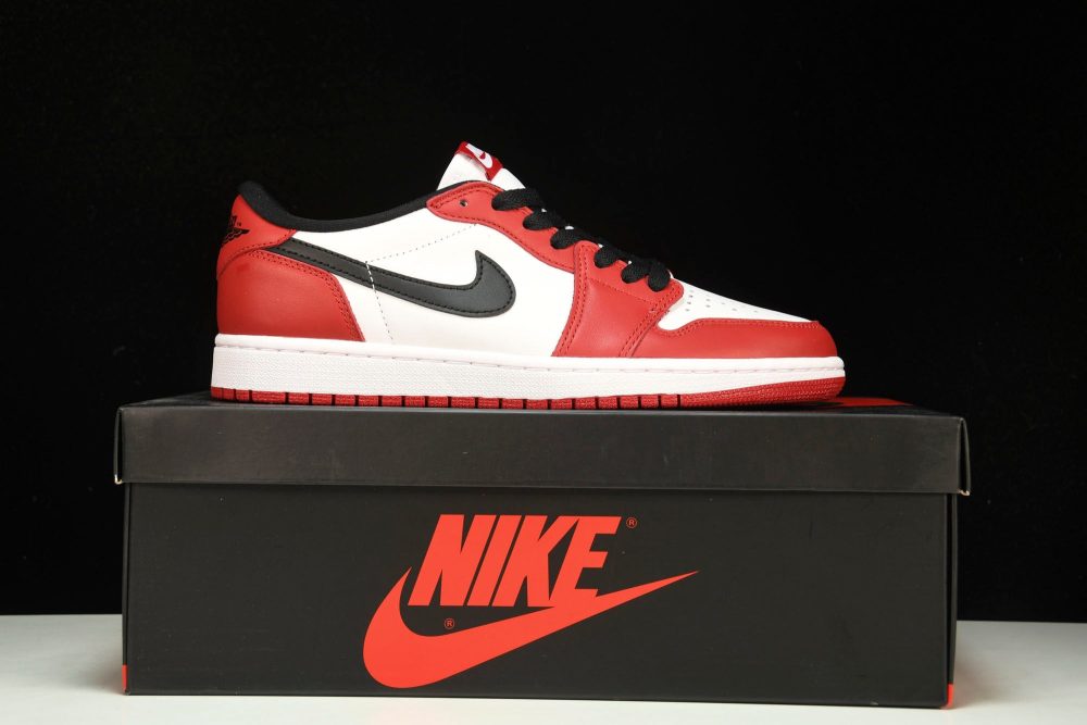 AJ1 Retro Low OG 'Chicago' - Image 28