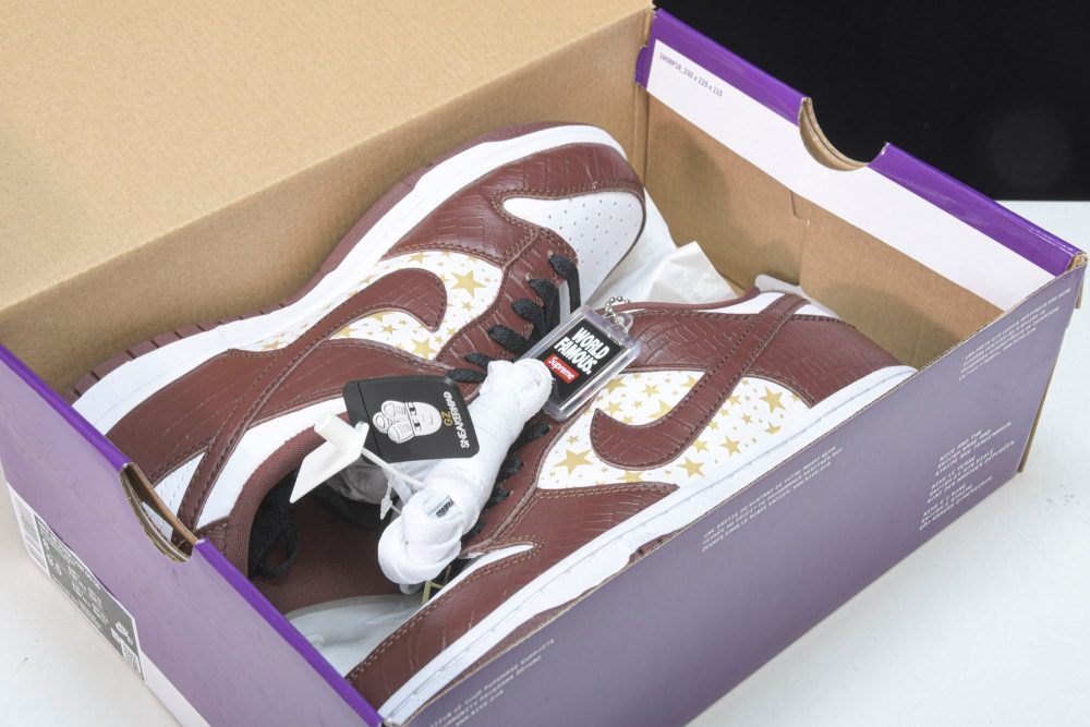 Supreme x SB Dnk Low Stars 'Barkroot Brown' - Image 15