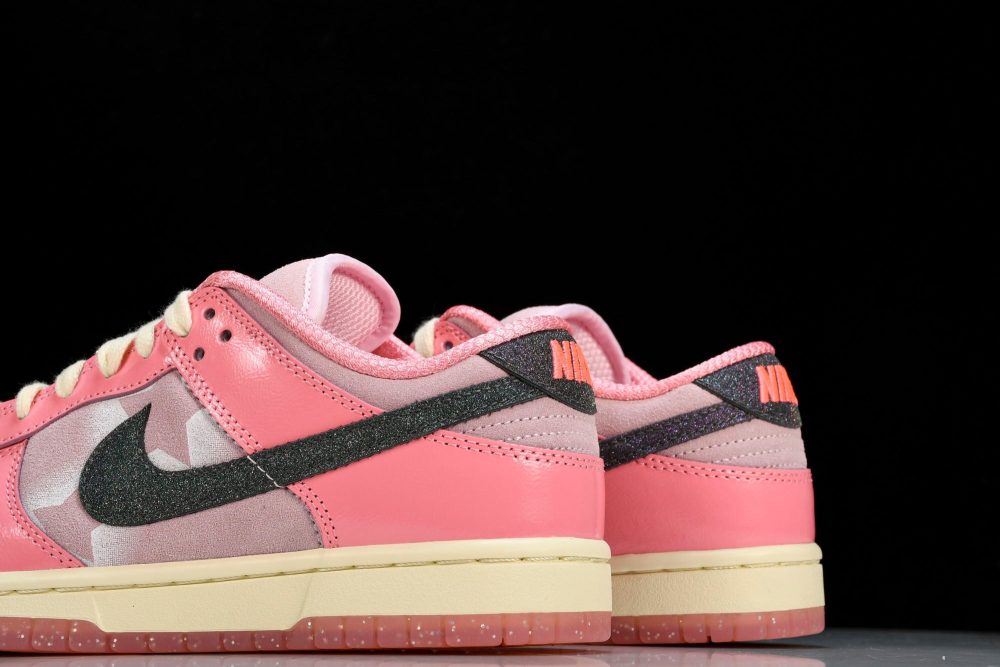 SB Dnk Low LX 'Barbie' - Image 7
