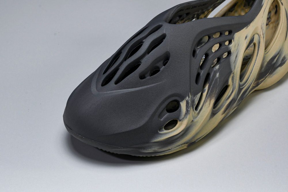 Yzy Foam RNNR 'MX Moon Grey' - Image 9