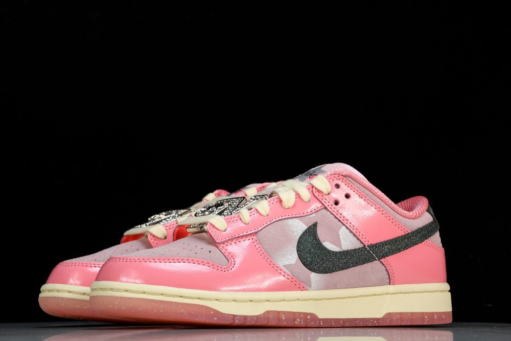 SB Dnk Low LX 'Barbie' - Image 2