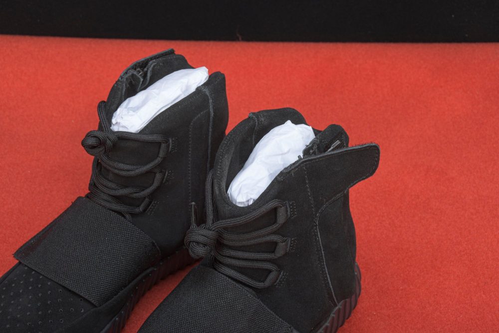Yzy Boost 750 Triple Black - Image 17