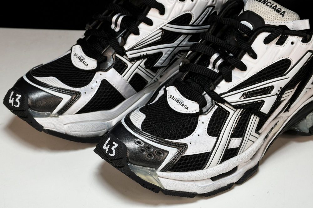 Runner 'White Black' - Image 17