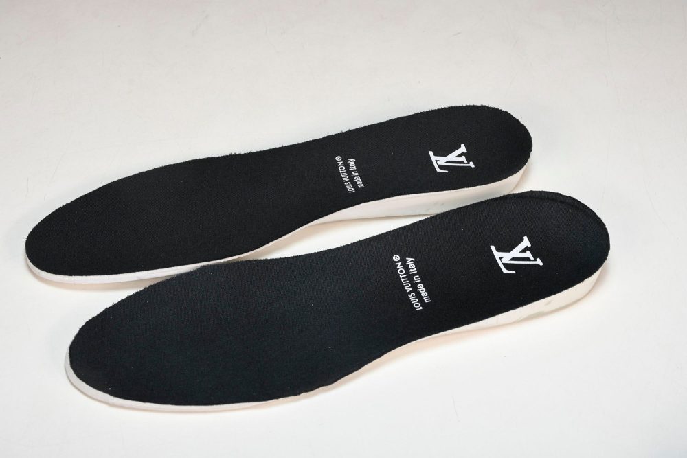 Louis Vuittоп Trainer Low 'Black Embossed' - Image 17
