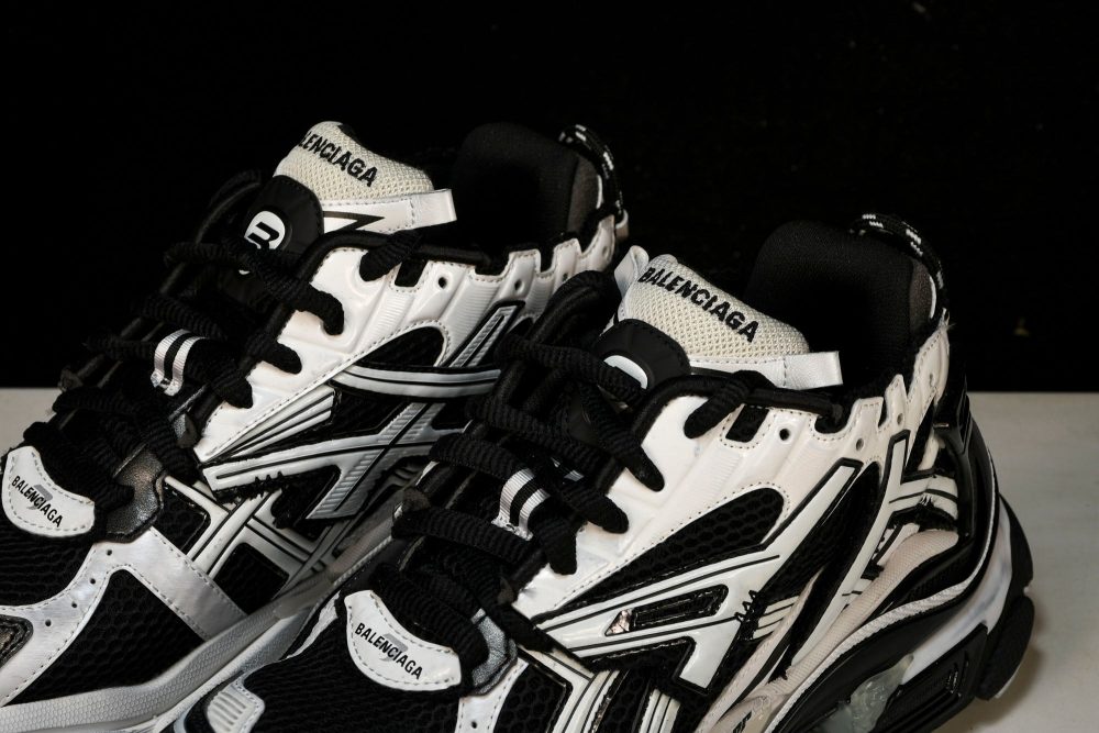 Runner 'White Black' - Image 18