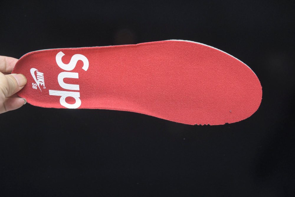 Supreme x SB Dnk Low Stars 'Mean Green' - Image 18