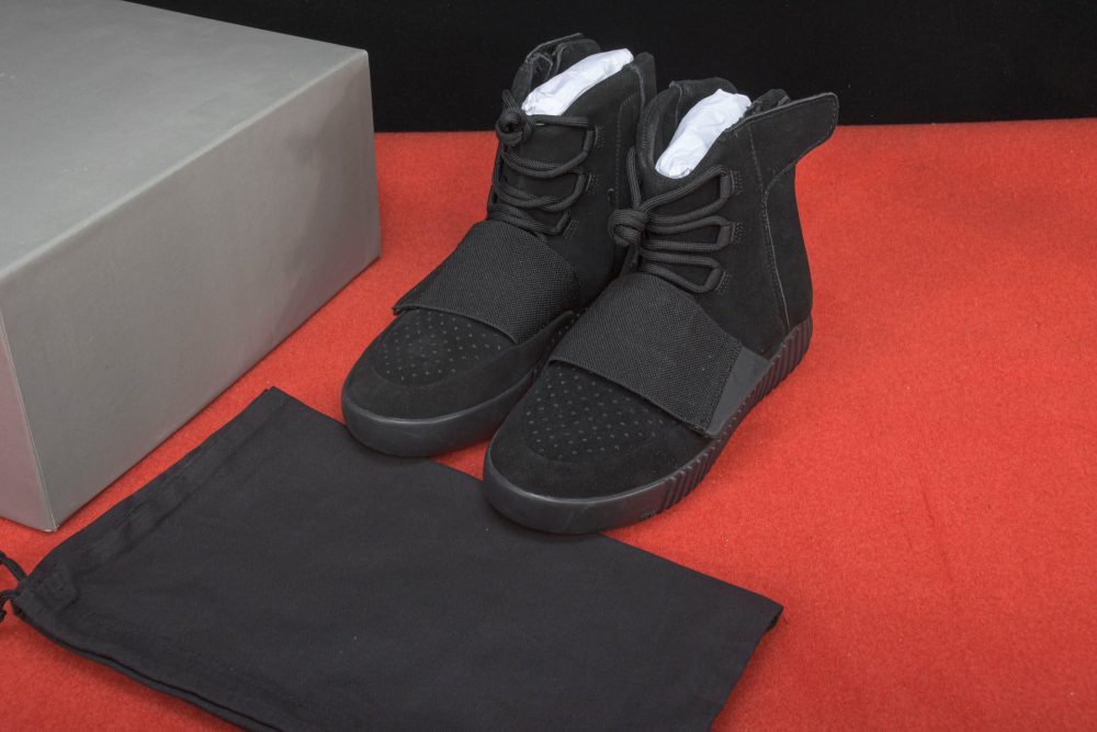 Yzy Boost 750 Triple Black - Image 18