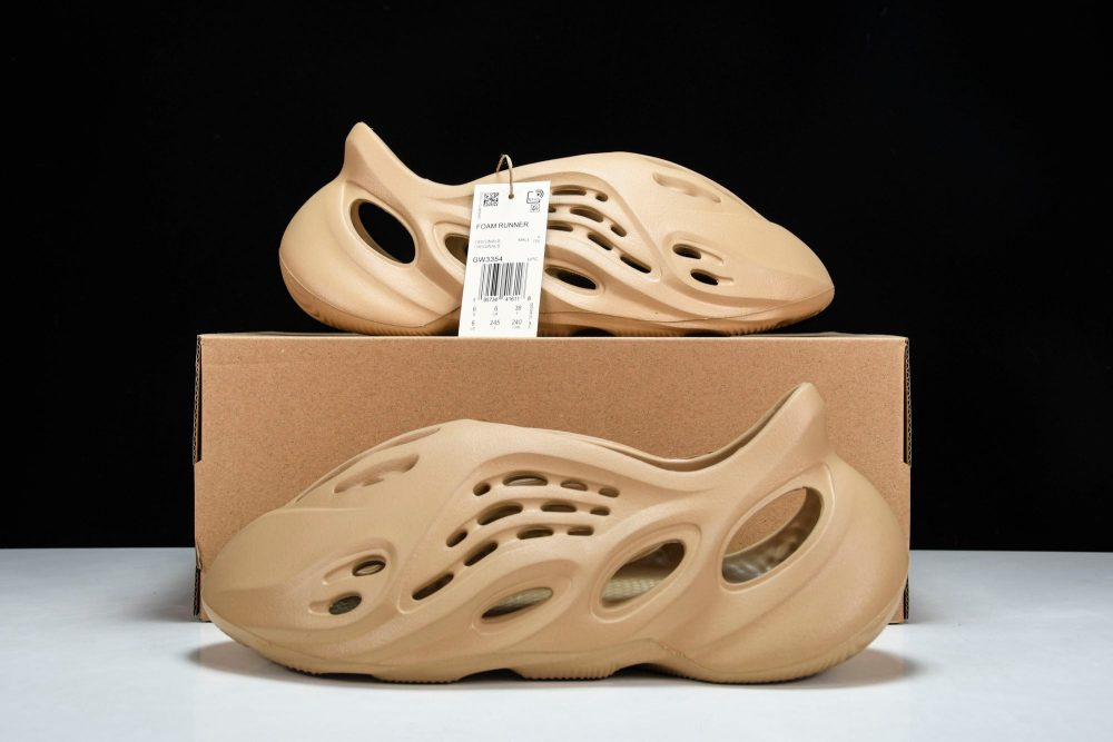 Yzy Foam RNNR 'Ochre' - Image 18