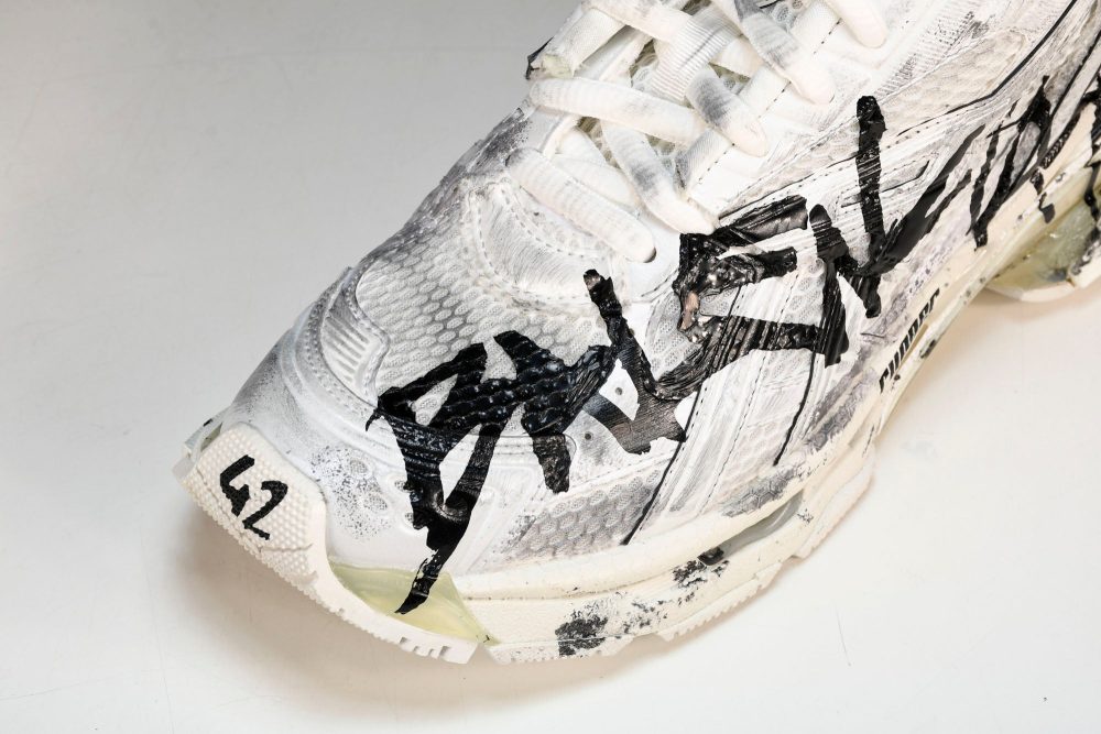 Runner 'White Graffiti' - Image 9