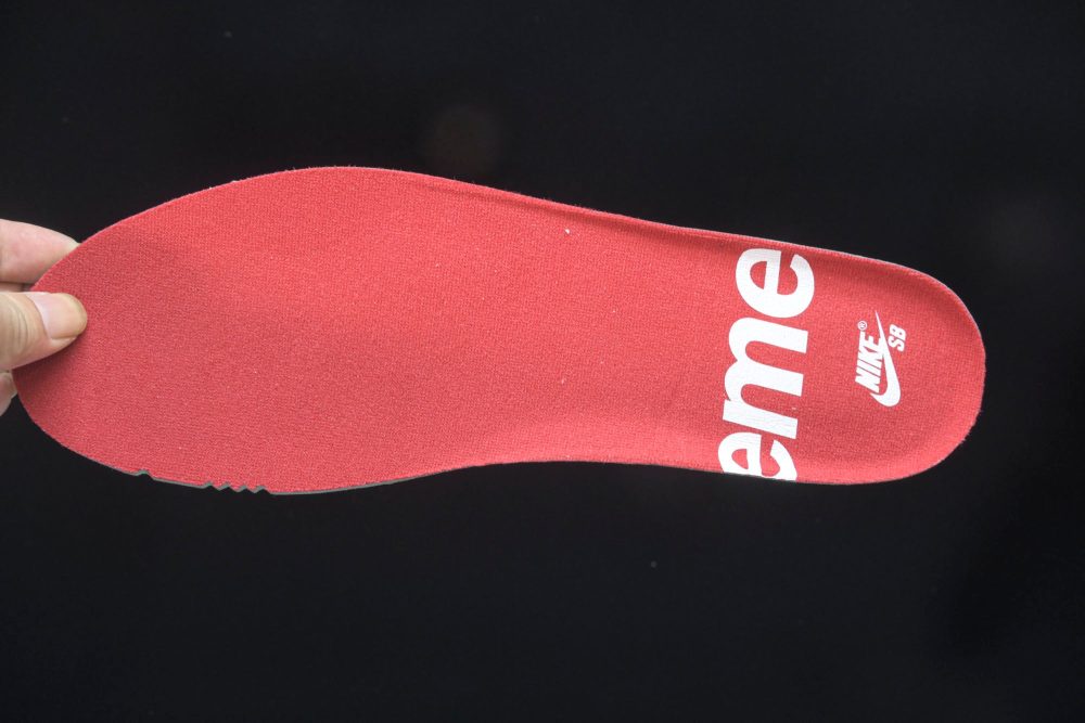 Supreme x SB Dnk Low Stars 'Mean Green' - Image 19