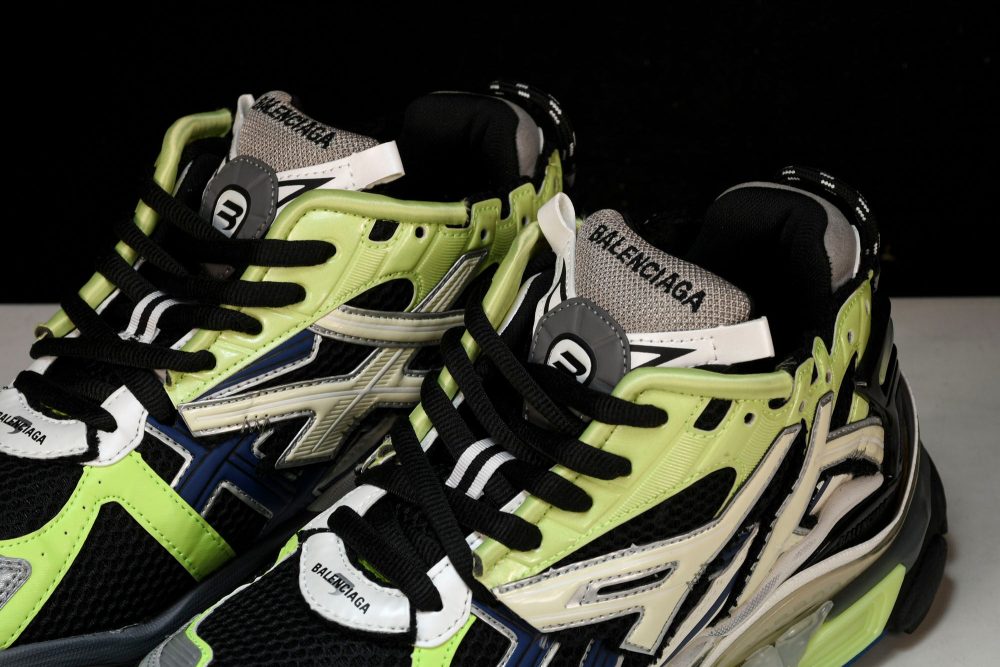Runner 'Green Blue Grey Black' - Image 19