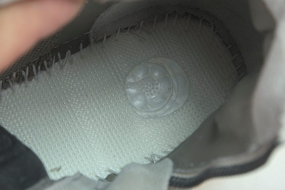 Yzy Boost 750 OG Carbon - Image 19