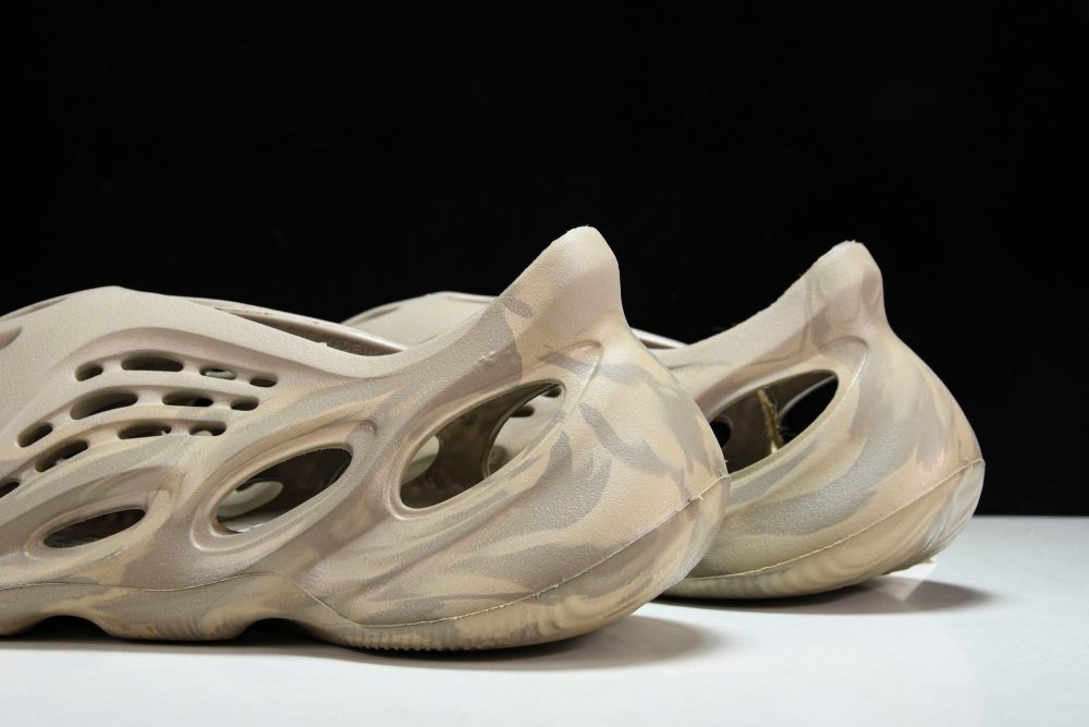 Yzy Foam RNNR 'Stone Sage' - Image 8