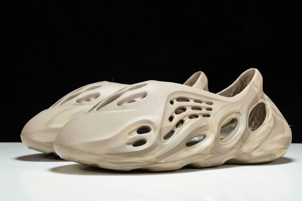 Yzy Foam RNNR 'Stone Sage' - Image 2