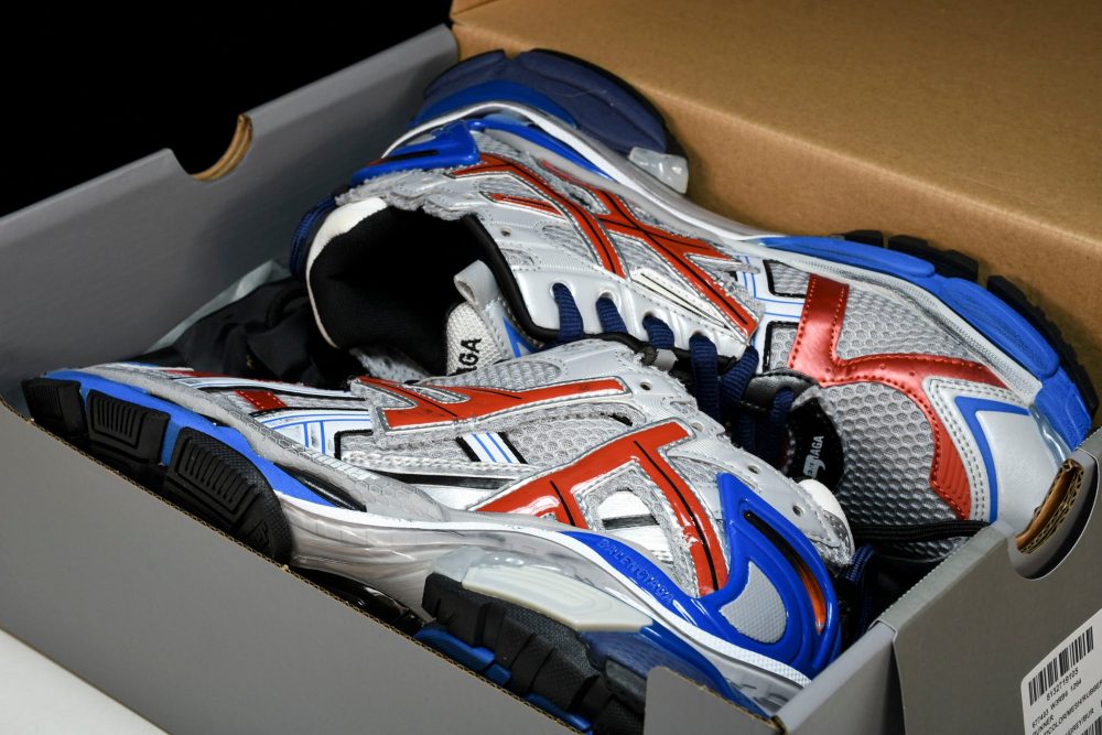 Runner 'Grey Blue Red Black' - Image 20