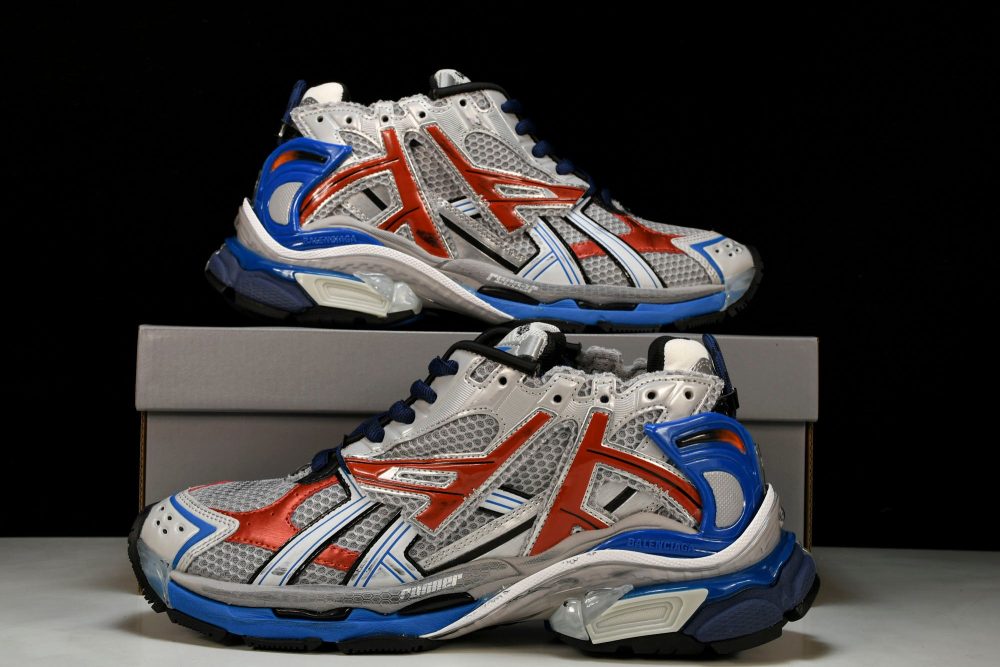 Runner 'Grey Blue Red Black' - Image 21