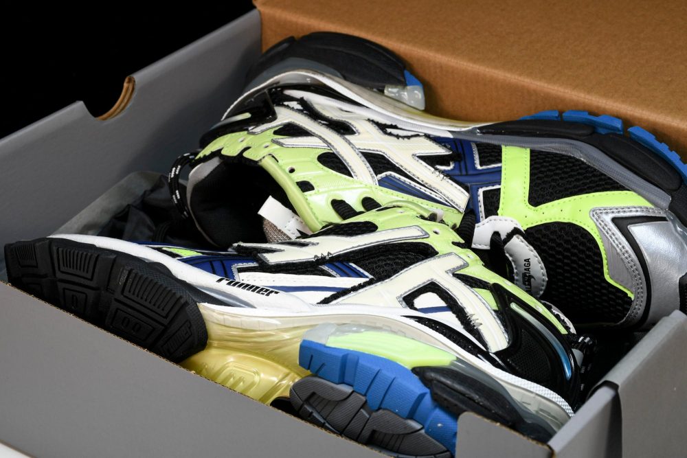 Runner 'Green Blue Grey Black' - Image 21
