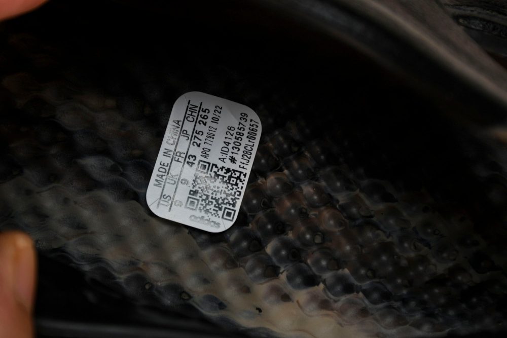 Yzy Foam RNNR 'MX Cinder' - Image 12