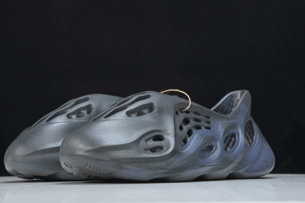 Yzy Foam RNNR 'Mineral Blue' - Image 2