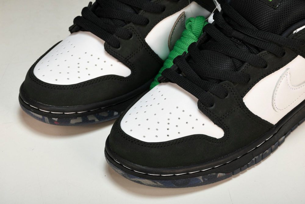 SB Dnk Low 'Staple Panda Pigeon' - Image 23
