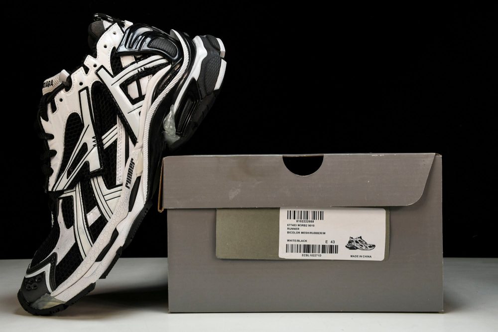 Runner 'White Black' - Image 23