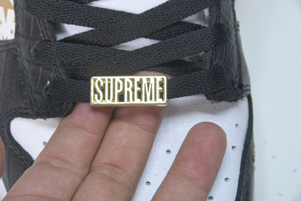 Supreme x SB Dnk Low Stars 'Black' - Image 23