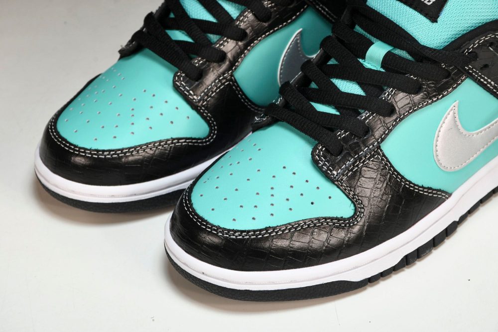 SB Dnk Low x Diamond Supply Co. - Image 23
