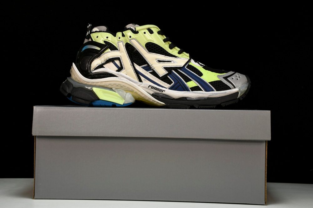 Runner 'Green Blue Grey Black' - Image 23