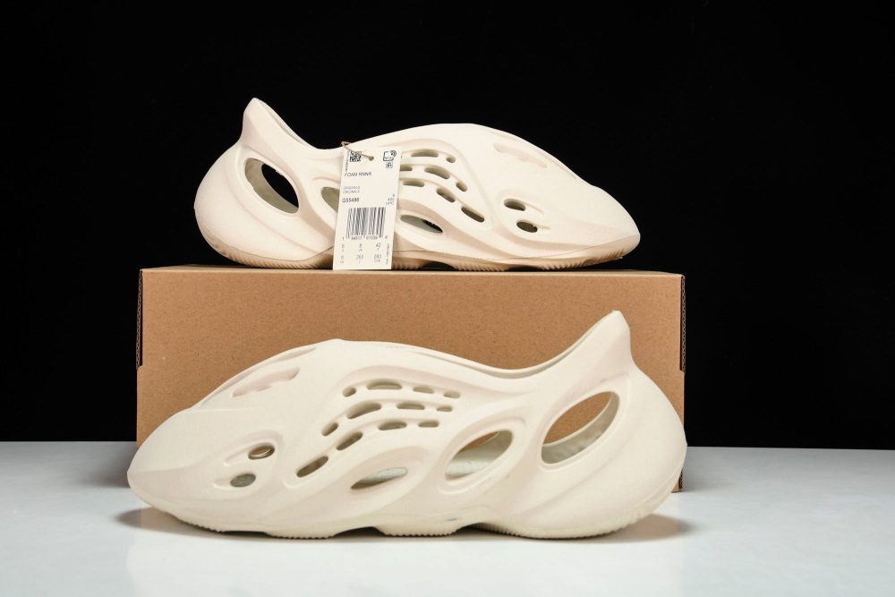 Yzy Foam RNNR 'Ararat' - Image 20